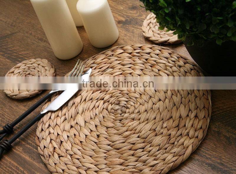 Water hyacinth placemat / non toxic round plate