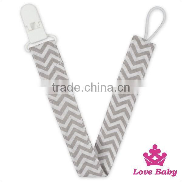 8NZ425 Lovebaby Wholesale Baby Feeding Supplies Cartoon Cotton Fabric With Plastic Clips