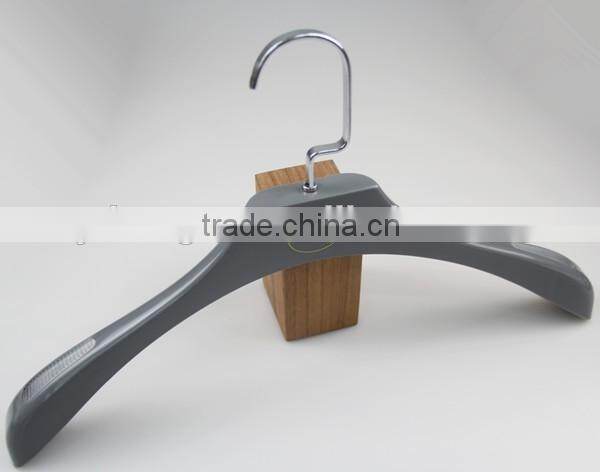 FP-870 Good quality grey plastic jacket hangers
