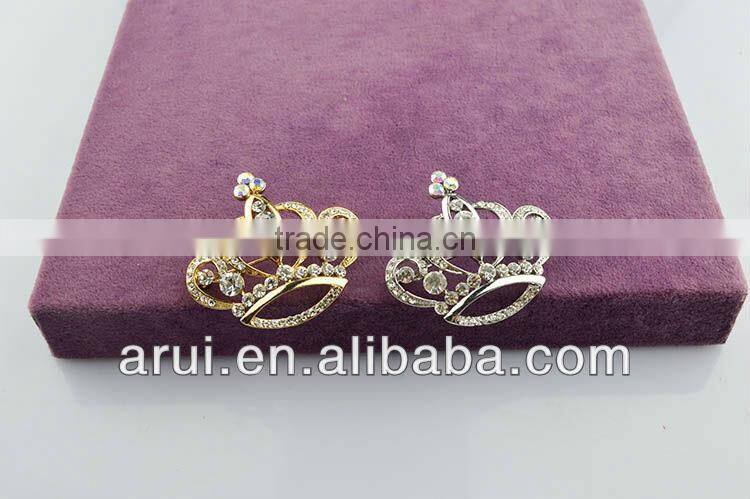 Crown christmas gift bow with brooch