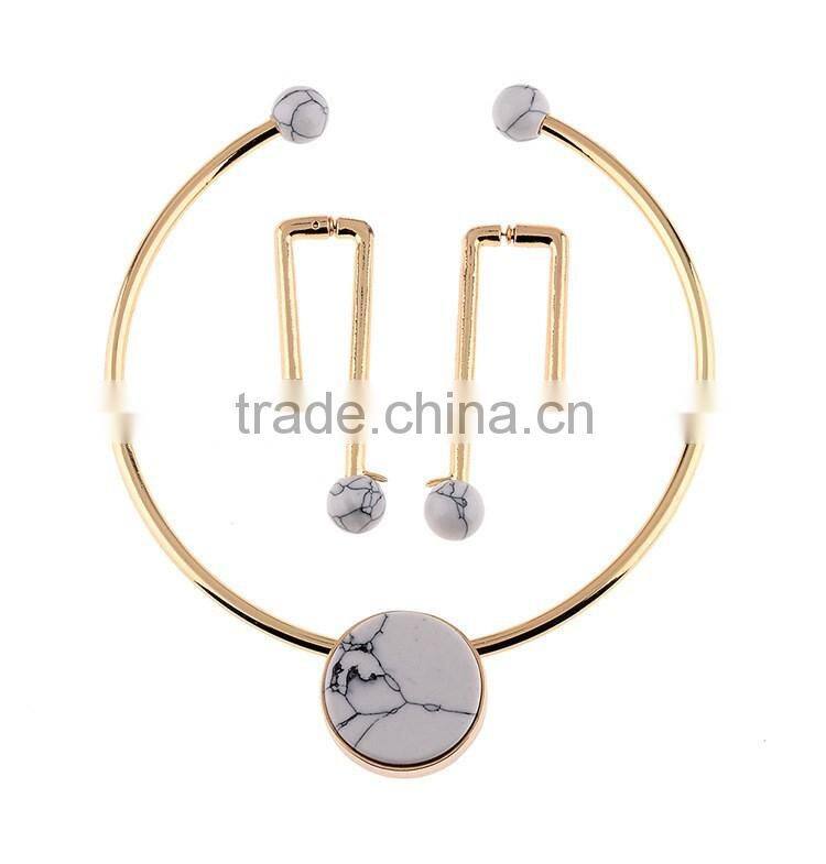 Fashionable Turquoise Jewelry Gold Choker Earrings Necklace Set