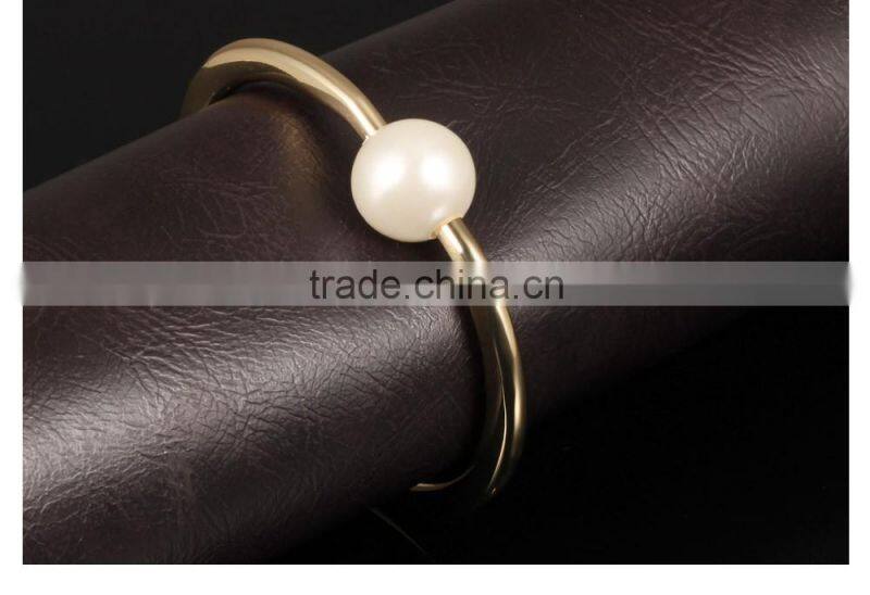 Opal Pearl Bangle Europe 18 K Gold Exaggerated Version Of Ms Wide Bracelet