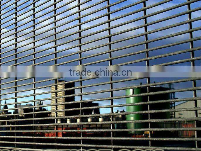 PVC Coated Wire Mesh Fence/Hot dipped or Electro galvanized fence