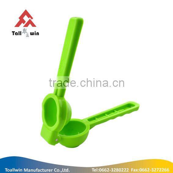 hot-selling plastic egg slicer