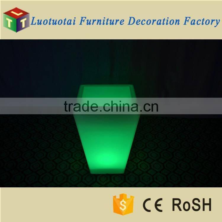 Waterproof outdoor garden use illuminated LED square planter pot with battery operated