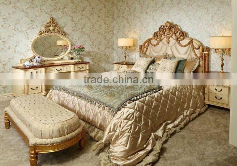 New Arrival Luxurious Solid Wood Golden Carving King Size Bed with Elegant Cream Color Fabric Tufted Headboard BF11-03294c