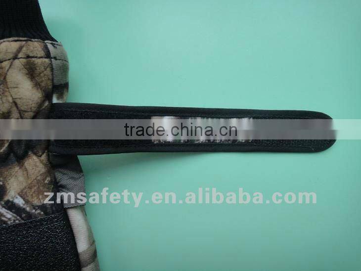 Camouflage color anti-slip winter gloves with 3M lining