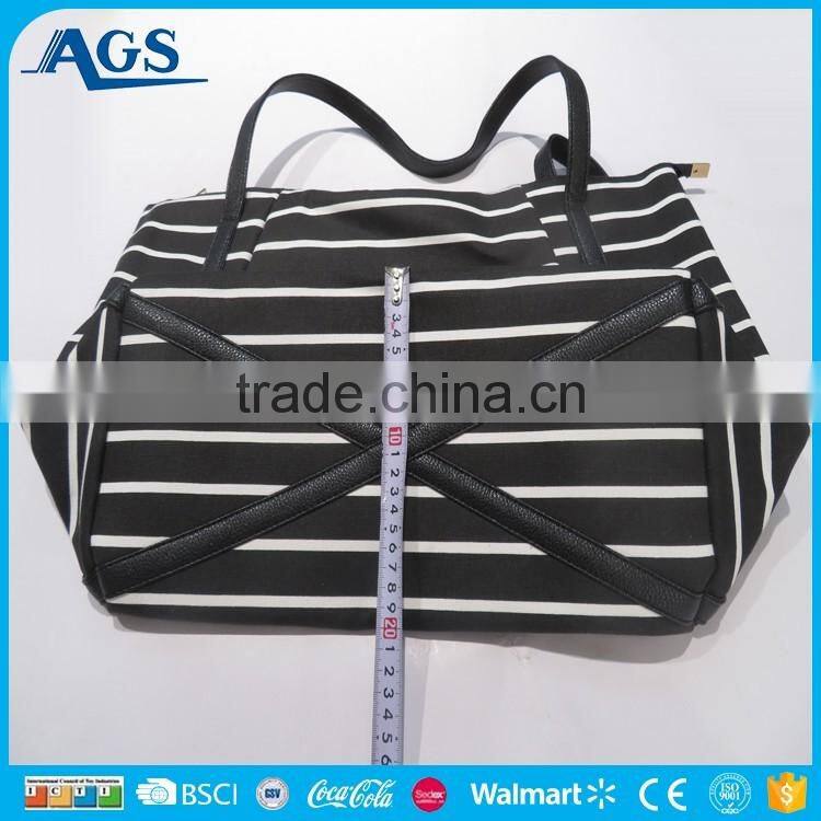 Well-known fine quality ladies handbag at low price