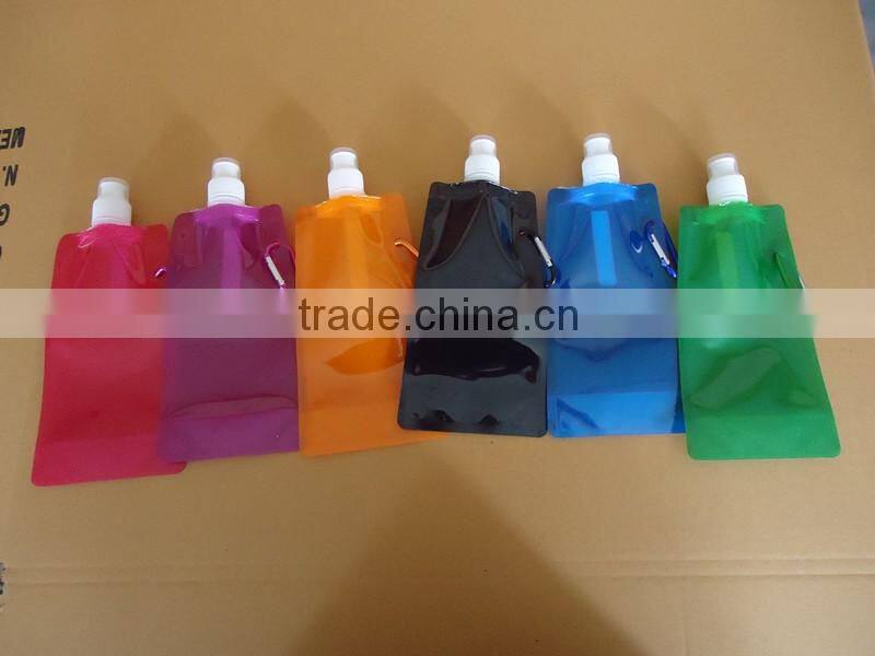 New design bpa free plastic foldable water drink bottle bag with hook and gravure printing,custom bottle bag