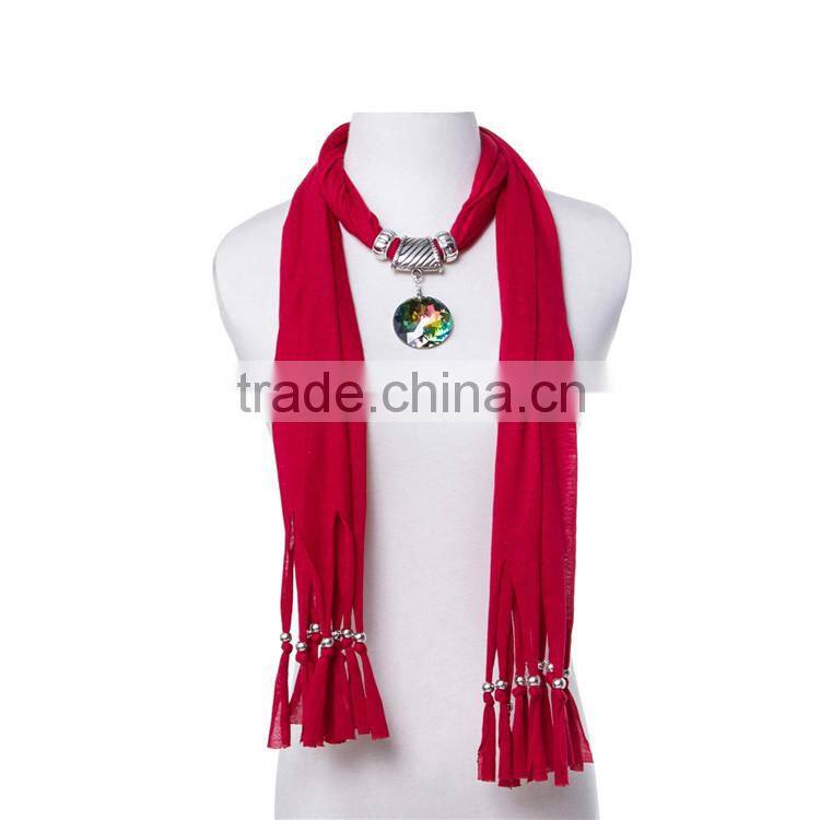 2016 New design round crystal stones pendant scarf
