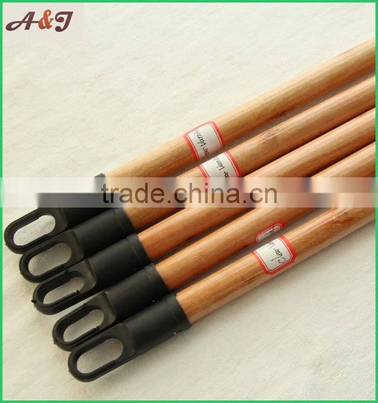 Varnished eucalyptus wooden broomstick with 7.0cm plastic cap