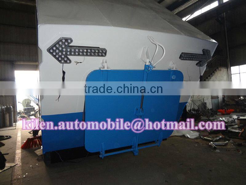 Dongfeng 4*2 runway vacuum sweeper truck
