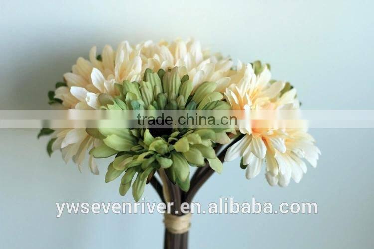 Rural rural household floral bride holding flowers artificial flowers simulation silk flowers picked bundle of African chrysanth