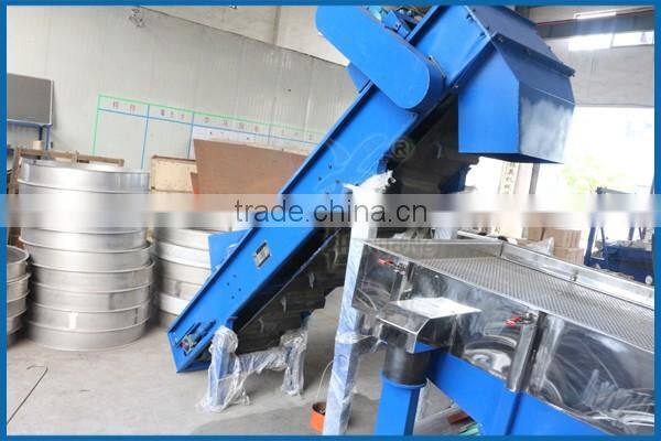 Fertilizer bead belt conveyor with silo