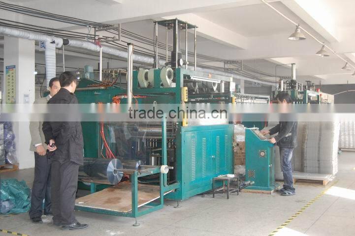 Disposable food container for cake packaging