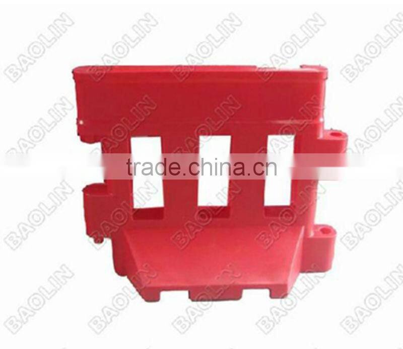 Overlap plastic water filled road block