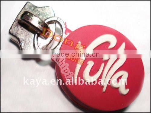 2016 Customized 3d soft plastic cartoon zipper puller