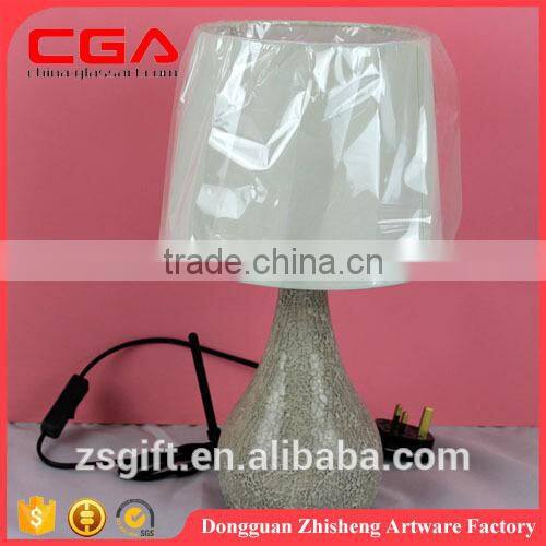 2015 wholesale fashionable classical polyresin table lamp for home decoration