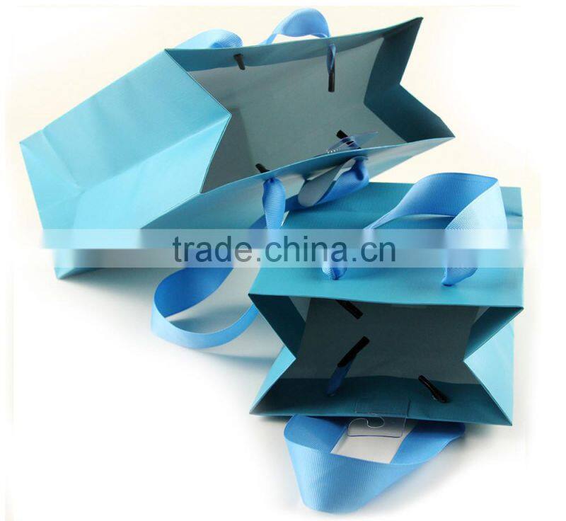 Manufacturer wholesale custom paper shopping packaging gift bags with handles