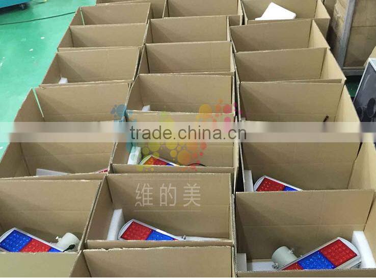 One Side Solar Powered Traffic Road Safety Flashing Warning Light for Road Work