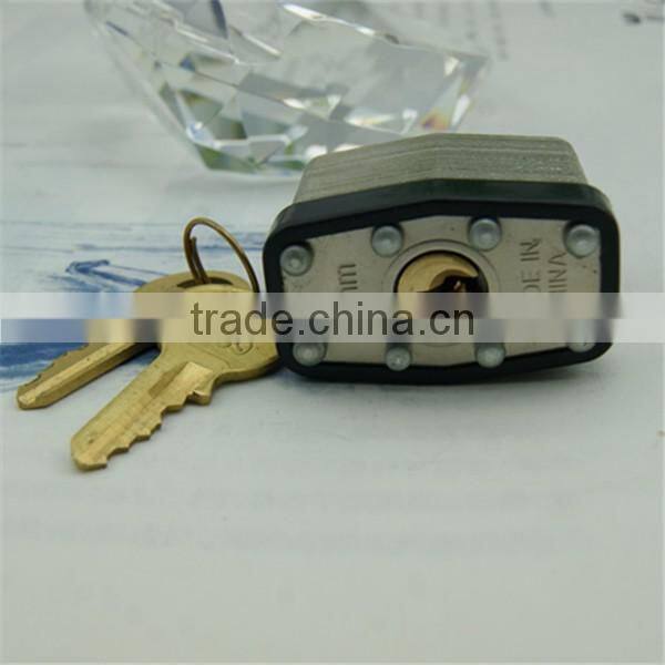 Pin tumbler laminated aluminum padlock with rubber cover against wate