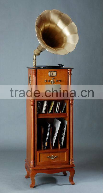 The phonograph Vinyl machine The old European archaize great horn speaker LP record player