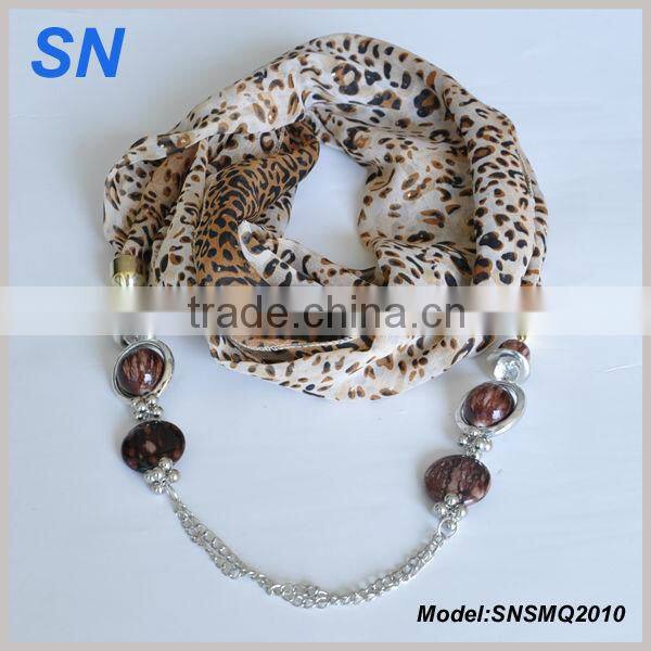 Beads chain pendant scarf color texture design scarf