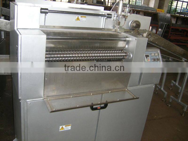 Full automatic toffee bubble gum extruder machine