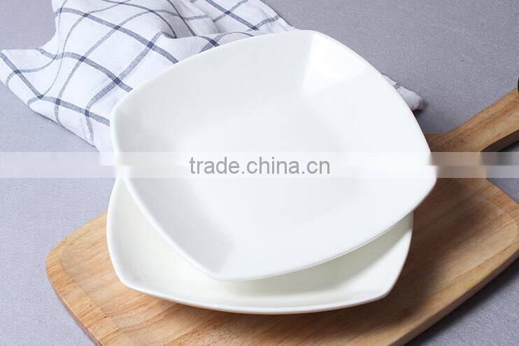 Customized white ceramic kitchen plates and bowls set