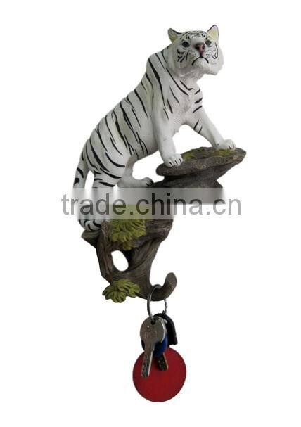 Resin small animal figurines wall hanging sculpture