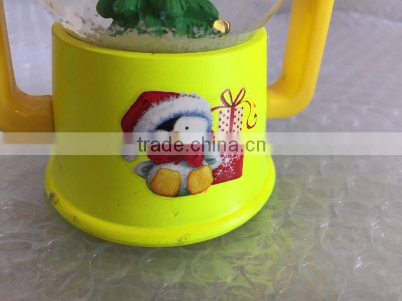 Yellow 2015 Hot Sale 45mm Polyresin Led Christmas Tree Water Globe Latern Design