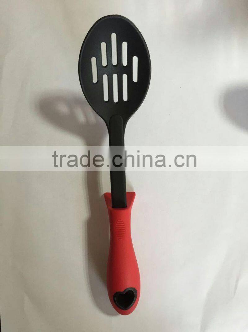 2015 popular sale 6 pcs set nylon kitchen utensils non-stick set with high quality food garde all red silicone handle