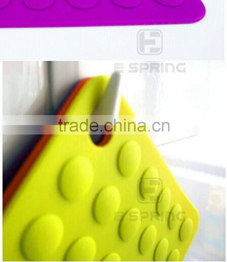 Non-slip salient point silicone chicken pot mat