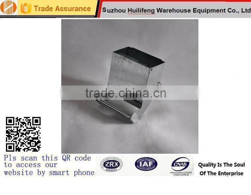 well-sized metal hay manger for rabbit