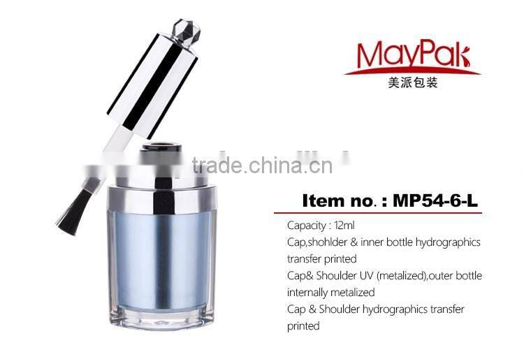 nail polish bottle with many diferent brush heads