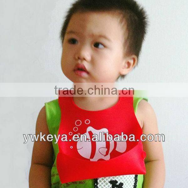 Selling new style cute silicone baby bibs with different logo printed