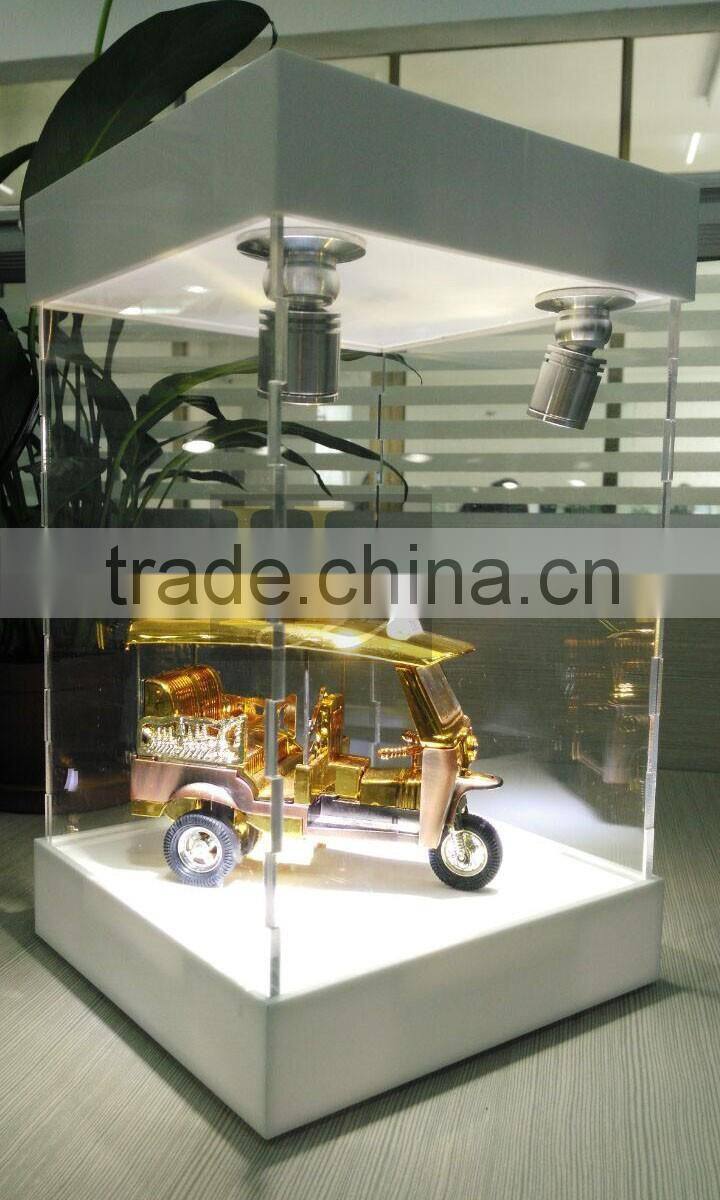 Fashionable counter top knock down packing acrylic spotlight box acrylic illuminated light box with base