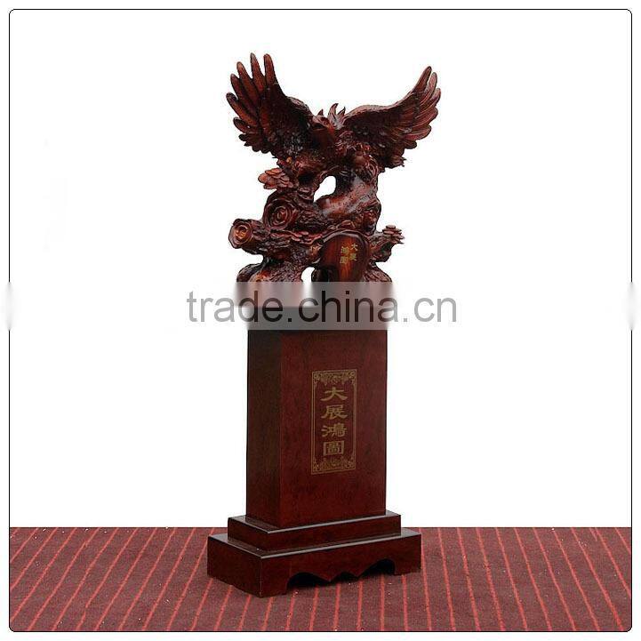 Hot selling wooden color resin eagle statue ,out door big eagle statue for business gifts