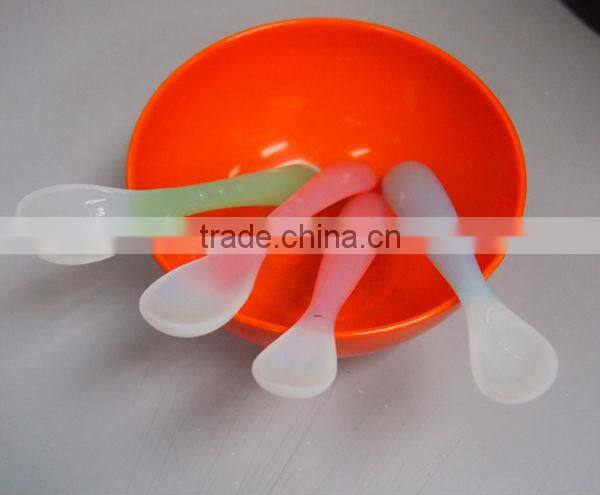 16.5cm color changing baby feeding silicone spoon