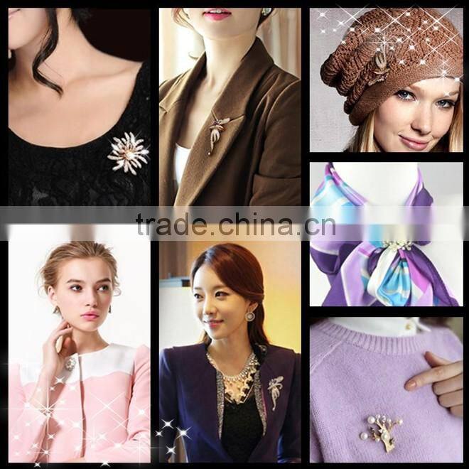 Newest design grape shape rhinestone brooch for silk invitation boxes