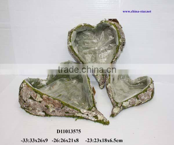 cemetary supplies basket made of moss