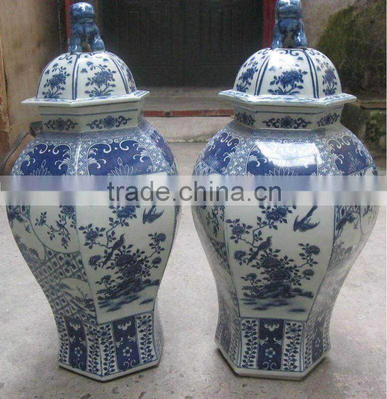 Chinese antique blue and white ceramic vase