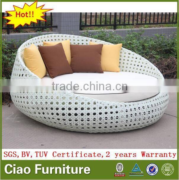 Leisure rattan outdoor round beach sunbed / daybed