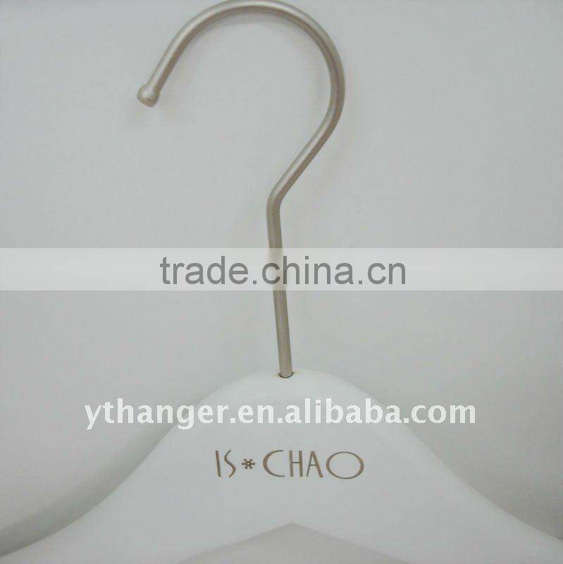 pure white wooden hanger for leisure clothes