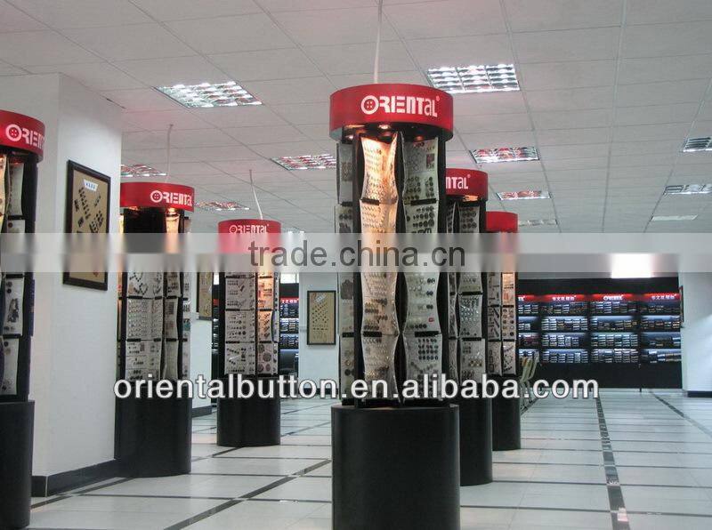 Flat-bottomed heart-shape stone