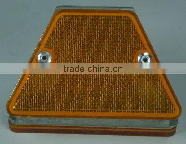 Reflective delineator trapezium stand pole outline mark for high way