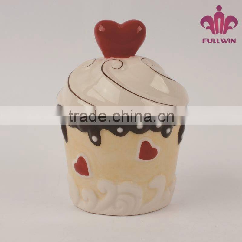 Ceramic ice cream cup with heart lid