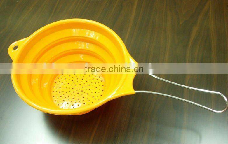 Yellow Convenient Collapsible Silicone Colander With Long Handle