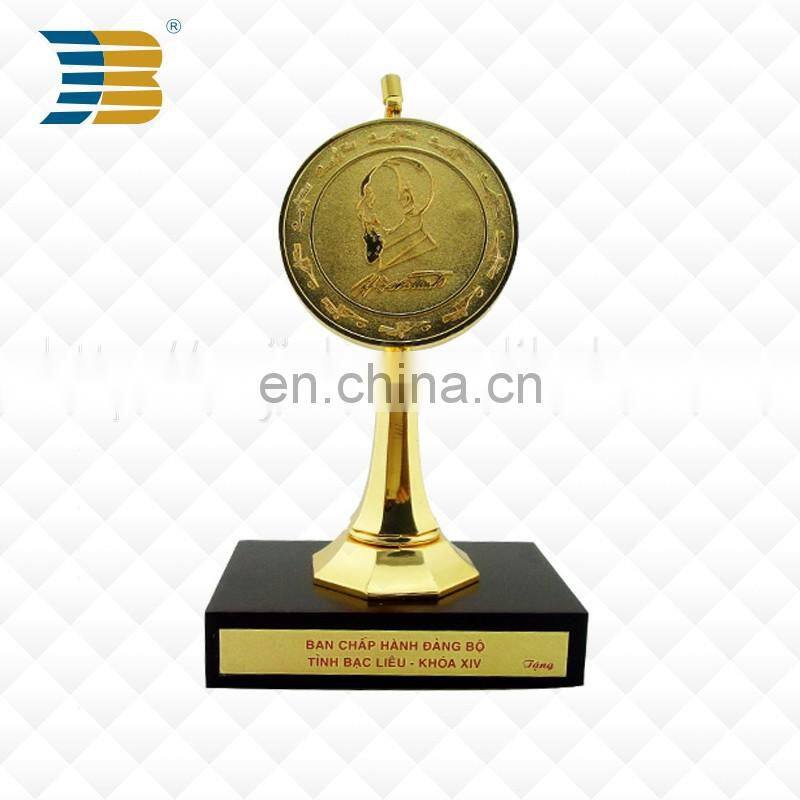 High Quality Made in China Metal With Wooden Bottom Anniversary Trophy