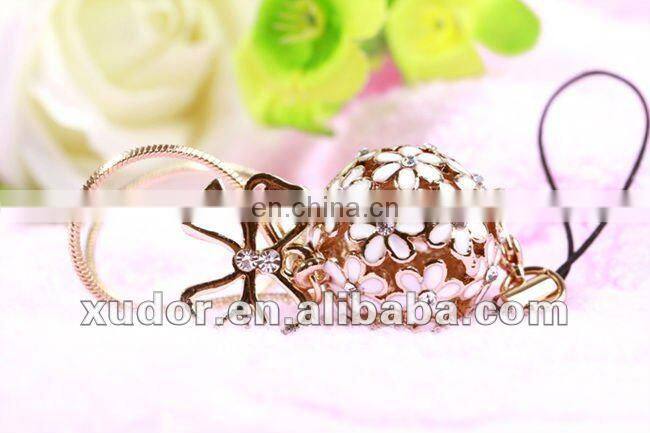 WHITE FLOWER BAG PROMOTION CELL PHONE CHARM